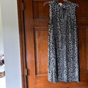 Michael Kors sleeveless dress. Black and white knit fabric size xl